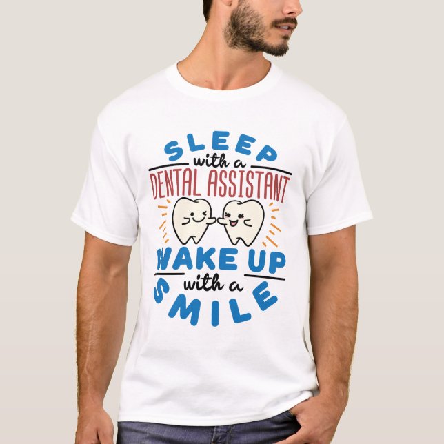 T-shirt Dormir avec une assistante dentaire Réveillez-vous (Devant)