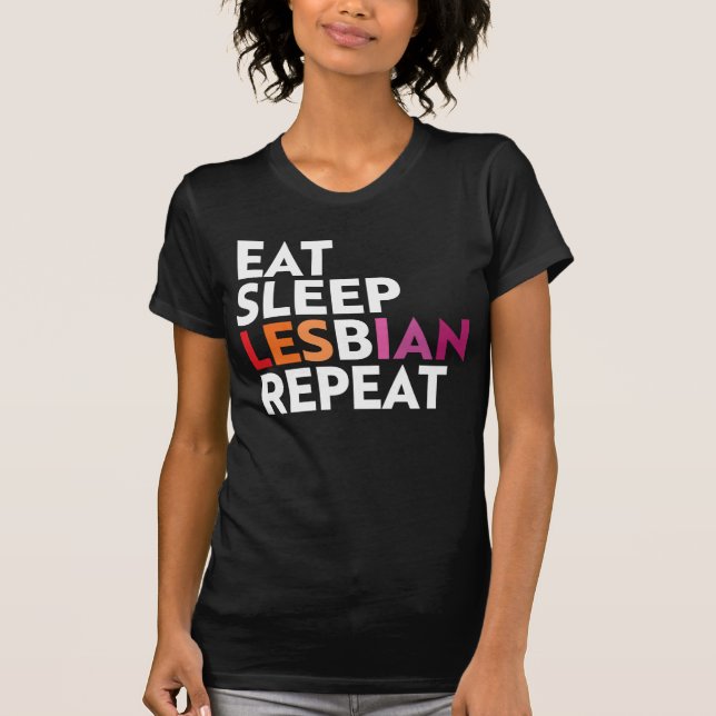 T-SHIRT DORMIR UNE RÉPÉTITION LESBIENNE (Devant)