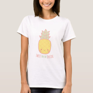 T-shirt Douceur mignonne sur l'intérieur de l'ananas Tropi