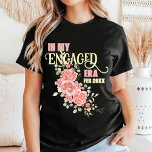 T-shirt Douche nuptiale fiale florale<br><div class="desc">Célébrez la future mariée avec notre t-shirt à Fête des mariées florale rose, très bien conçu. Parfaitement captivant la joie et l'anticipation de cette occasion spéciale, ce t-shirt présente un magnifique mélange de fleurs roses d'aquarelle avec le dicton Dans mon ère engagée avec la date de mariage customisée. Belle police...</div>