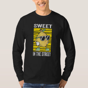 T-shirt Doux Dans La Rue Pour Un Patron De Stand De Limona