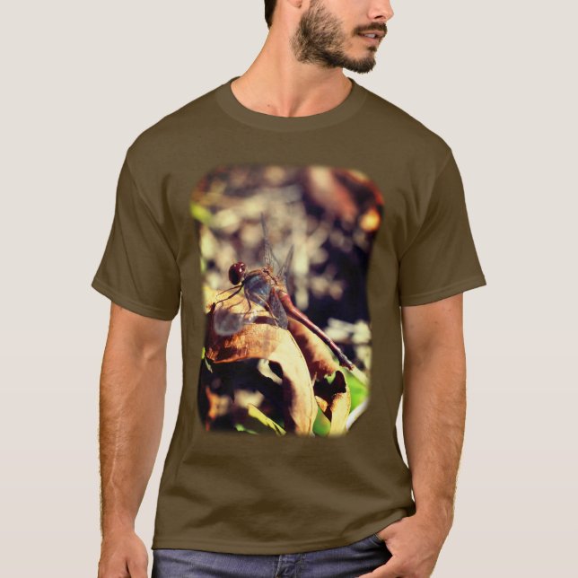 T-shirt Dragonfly sur la nature de la feuille (Devant)