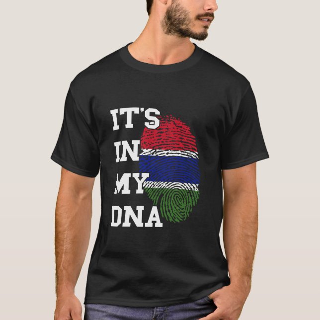 T-shirt Drapeau de la Gambie C'est dans mon empreinte digi (Devant)