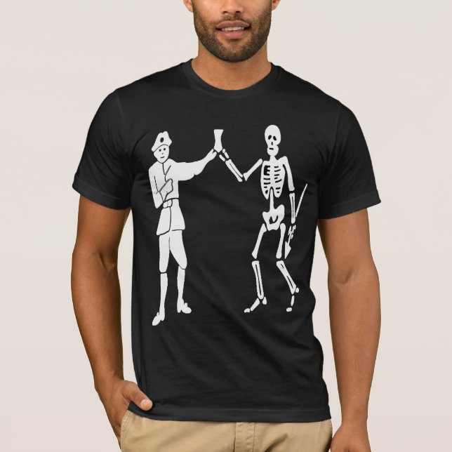 T-shirt Drapeau de pirate de Roberts (Devant)
