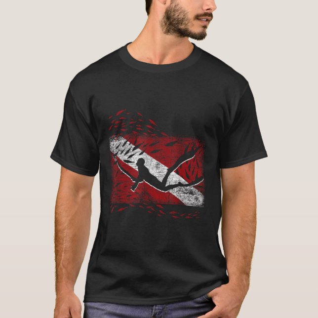T-shirt Drapeau de plongée Lance de pêche Cadeau de pêcheu (Devant)