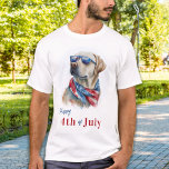 T-shirt Drapeau du Labrador patriotique États-Unis 4 juill<br><div class="desc">Célébrez la fête de l'Indépendance avec notre chemise patriotique joyeuse 4 juillet avec une charmante aquarelle peinte à la main d'un récupérateur de labrador jaune. Parfait pour les amoureux de les chiens, cette famille d'invitations de design artistique et des amis à se joindre aux festivités avec un barbecue, de la...</div>