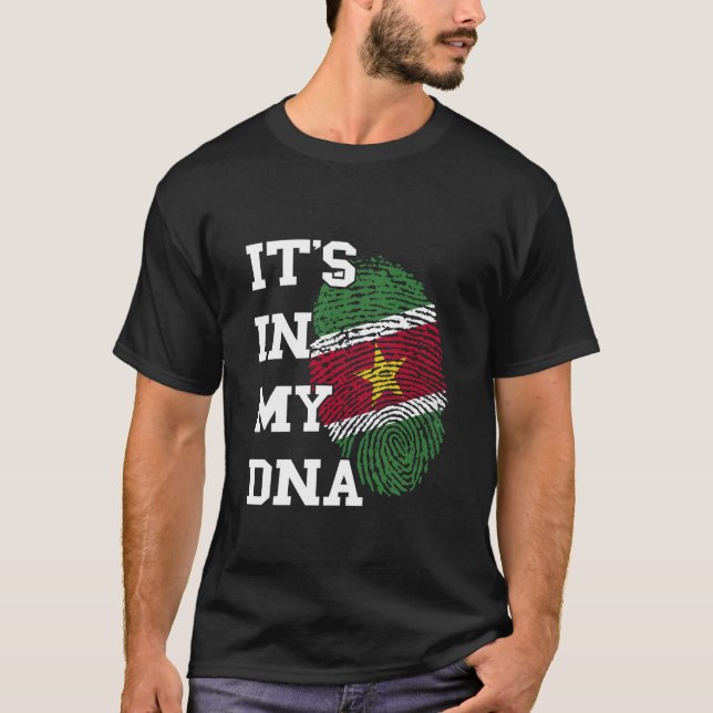 T-shirt Drapeau du Suriname C'est dans mon empreinte digit (Devant)