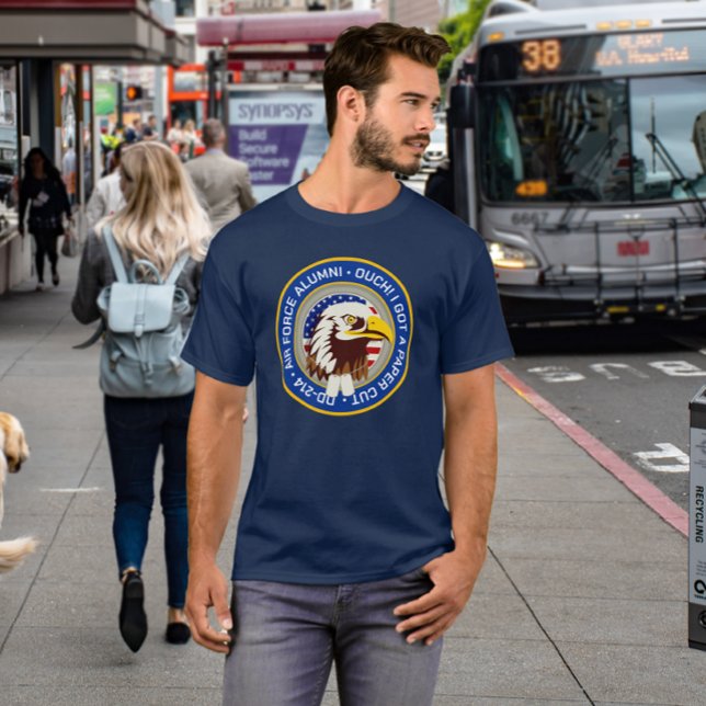 T-shirt Drapeau Eagle Emblem USA | DD 214 Alumni de la For (Créateur téléchargé)