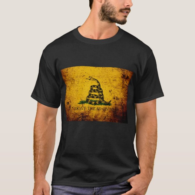 T-shirt Drapeau grunge noir de Gadsden (Devant)