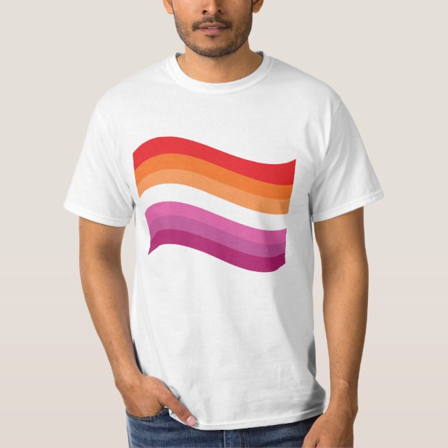 T-shirt Drapeau ondoyant de la fierté lesbienne du coucher (Devant)