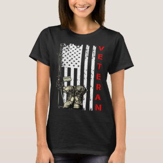 T-shirt Drapeau USA vétéran arme et bottes de combat vété