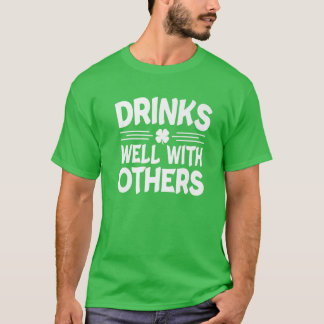 T-shirt Drinks Well With Others St Patricks Day Irish Drin