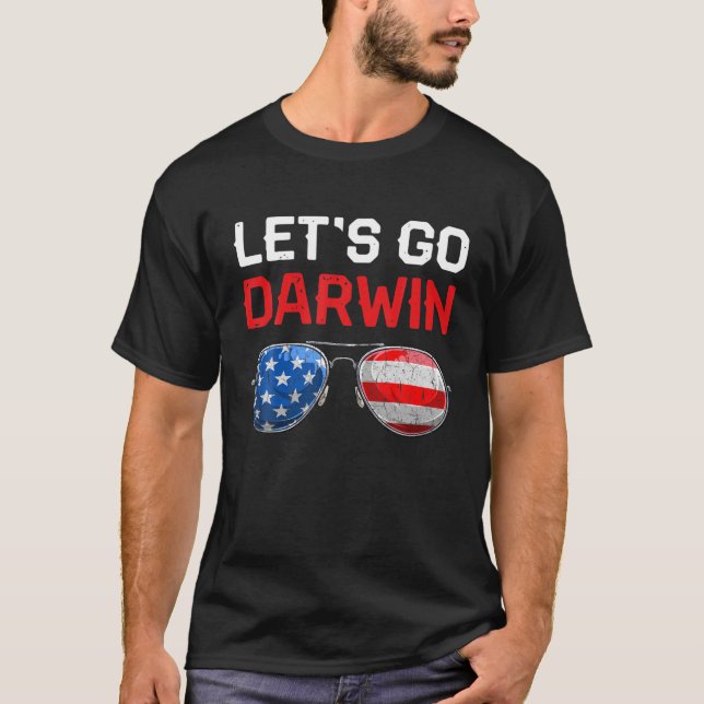 T-shirt Drôle Allons-y Darwin Retro USA Drapeau Allons-y D (Devant)