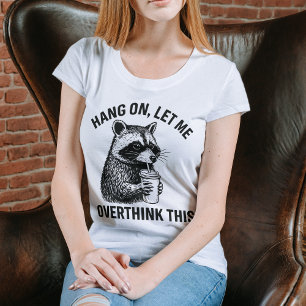 T-shirt drôle avec un raton laveur qui dit 'Attend