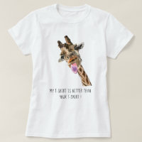 T-shirt drôle avec une girafe heureuse qui tire la