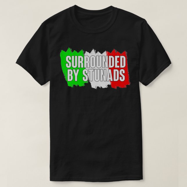 T-shirt Drôle Cadeaux italiens entourés de Stunads Italie  (Design devant)