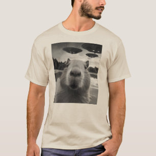 T-shirt Drôle Capybara prend un selfie avec des Aliens OVN