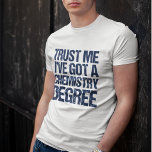 T-shirt Drôle Chem Graduate Humour<br><div class="desc">Faites-moi confiance J'ai un diplôme en chimie. Un drôle de cadeau de graduation chimiste pour un scientifique qui travaille avec l'étude de la matière et des expériences. Un diplômé en sciences cool présent en bleu.</div>