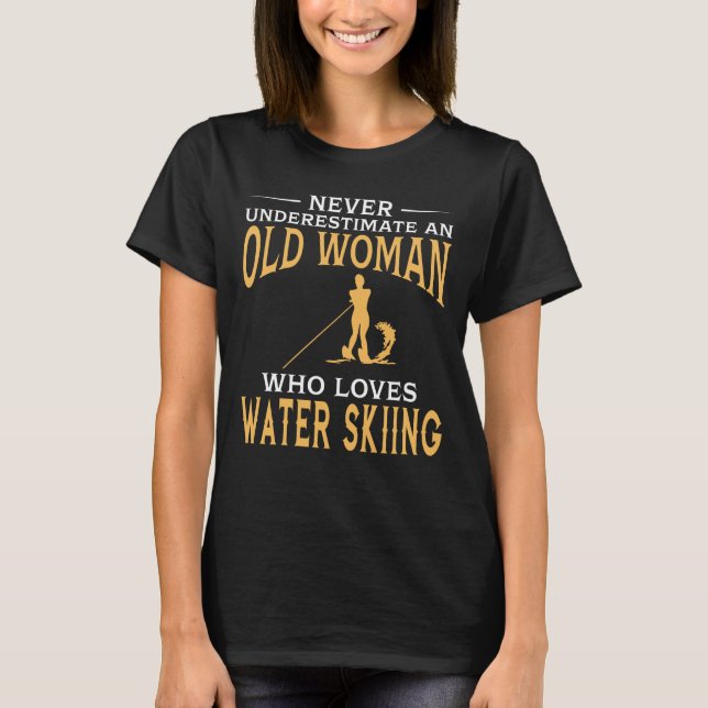T-shirt Drôle dame âgée qui aime le ski d'eau (Devant)
