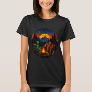 T-shirt Drôle de bigfoot alien camping rétro ovni feu de c