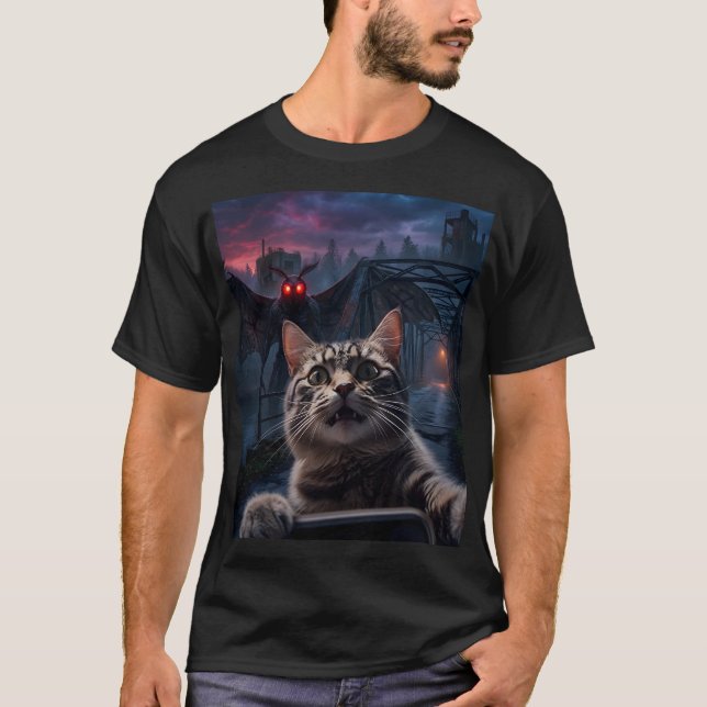 T-shirt drôle de chat choqué en selfie et cryptide (Devant)