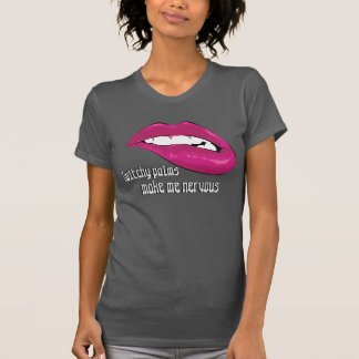 T-shirt drôle de paume crispée de morsure de lèvre