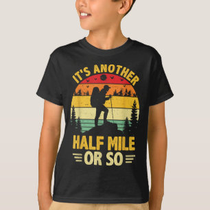 T-shirt Drôle de randonnée camping encore un demi-mile ou