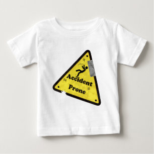 T-shirt drôle enclin d'accidents