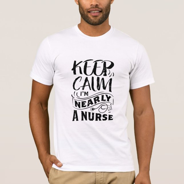 T-shirt Drôle Homme Infirmière Garder le calme Je suis Pre (Devant)