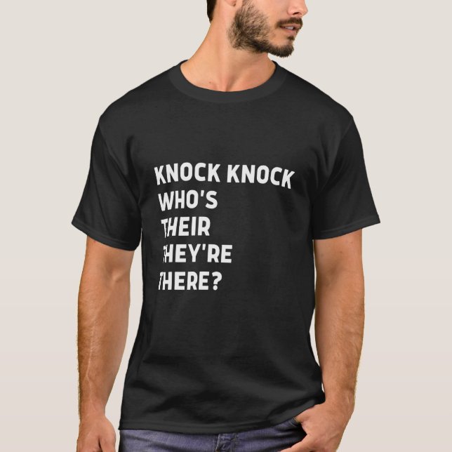 T-shirt Drôle Knock Knock Blague Qui est Ils sont là P (Devant)