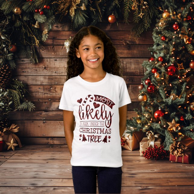 T-Shirt Drôle Le Plus Susceptible De Peler Sous L'Arbre De (Funny Most Likely To Peek Under Christmas Tree T-Shirt)