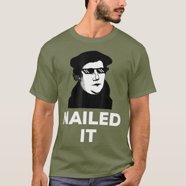 T-shirt Drôle Martin Luther a cloué ses lunettes de soleil (Devant)