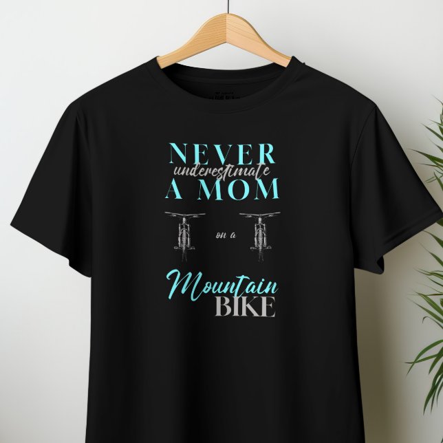T-shirt Drôle Ne sous-estimez jamais une maman en VTT (Créateur téléchargé)