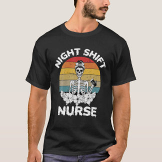T-shirt Drôle Nuit Shift Nurse Skeleton Halloween RN Nurs