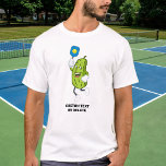 T-shirt Drôle Pickleball Jouer Pickleball Texte personnali<br><div class="desc">La chemise parfaite pour un fanatique de pickleball. Le design comprend un pickle jouant au pickleball. Ajoutez du texte personnalisé pour personnaliser ou supprimer.</div>