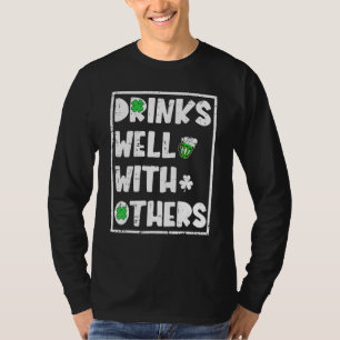 T-shirt Drôle St Patrick's Day Boire Boissons bien avec