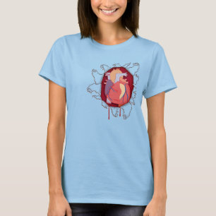 T-Shirt Du Coeur À Travers La Poitrine