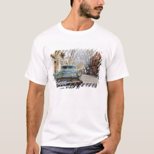 T-shirt D'une vieille la couleur rouillée et floconneuse