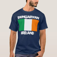 Dungarvan, Irlande avec drapeau irlandais