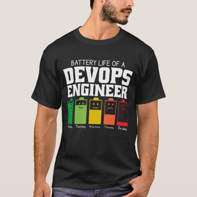 T-shirt Durée De Vie De La Batterie D'Un Ingénieur Devops (Devant)