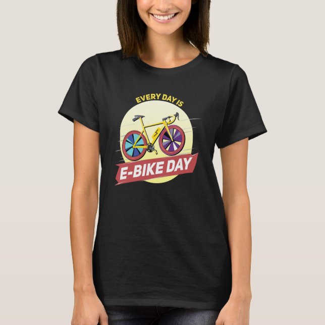 T-shirt E Biker Riding my E Bike Every Day E Biking (Devant)