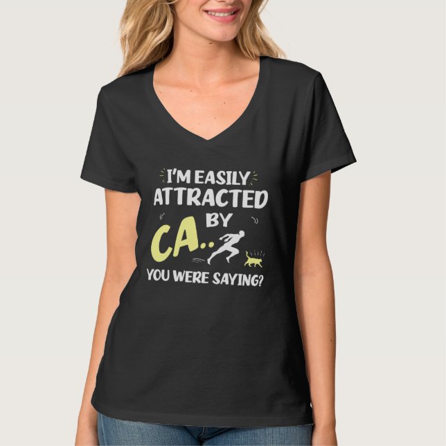 T-shirt Easily Attracted By Cats   Cat Mom Cat Dad Cat (Devant)