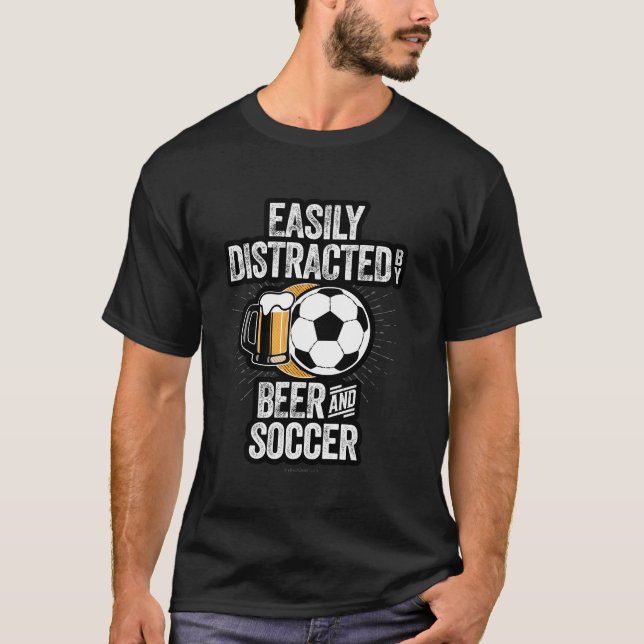 T-shirt Easily Distracted by Beer and Soccer (Devant)