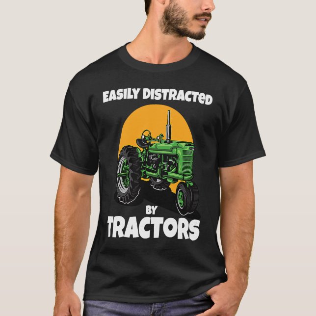 T-shirt Easily Distracted By Tractors Funny Farmer Quote (Devant)