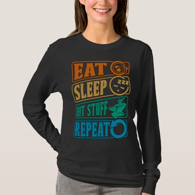 T-shirt Eat Sleep Hit Stuff Repeat Retro Blacksmith Anvil  (Devant)
