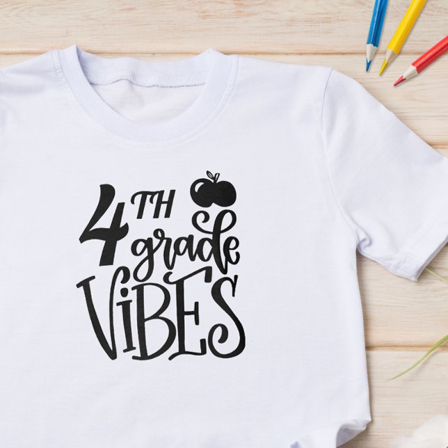 T-shirt École de vibes de quatrième année (Start the school year off with some fun with this cute back to school shirt.)