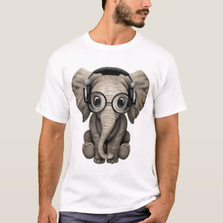 T-shirt Écouteurs de port et verre du DJ d'éléphant mignon