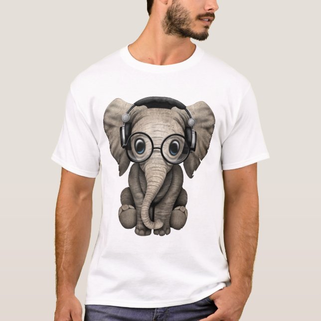 T-shirt Écouteurs de port et verre du DJ d'éléphant mignon (Devant)