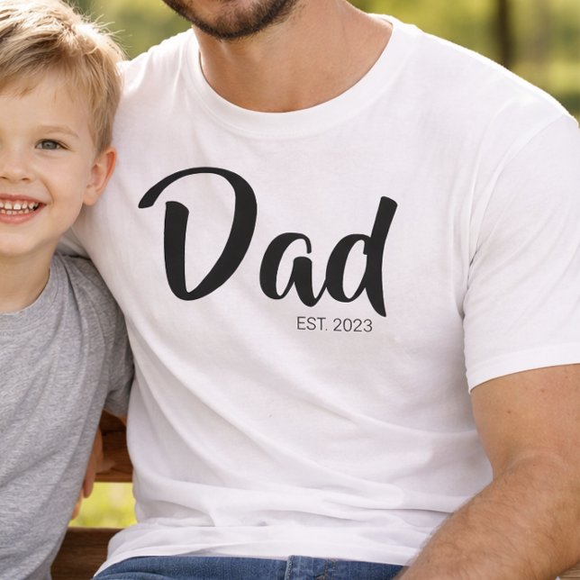 T-shirt Écriture noire Papa établi (Black Script Established Dad T-Shirt)