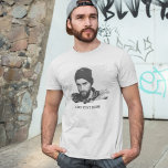 T-shirt Effet photo personnalisé moderne<br><div class="desc">Cette photo simple à effet gravé avec un effet photo gravé avec l'option d'ajouter du texte, fera le cadeau parfait pour toute occasion, funérailles, événement de collecte amusante, mariage, anniversaire, fête des pères, noël et jour de la Saint Valentin. Le style, la taille et la couleur de la police peuvent...</div>